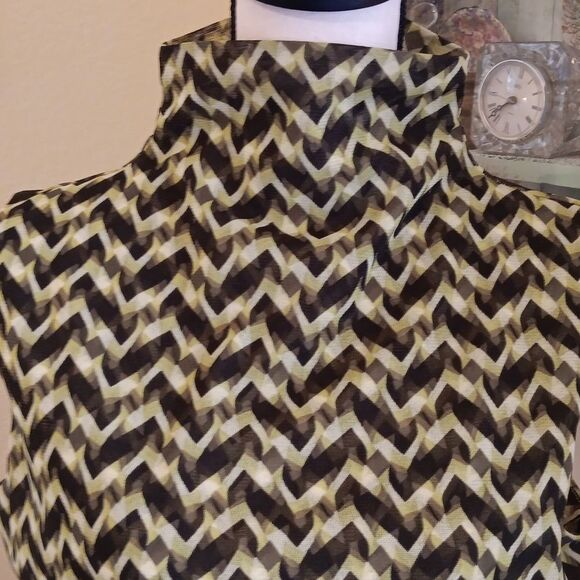Classiques Entier Chevron Pattern Top - Picture 2 of 10